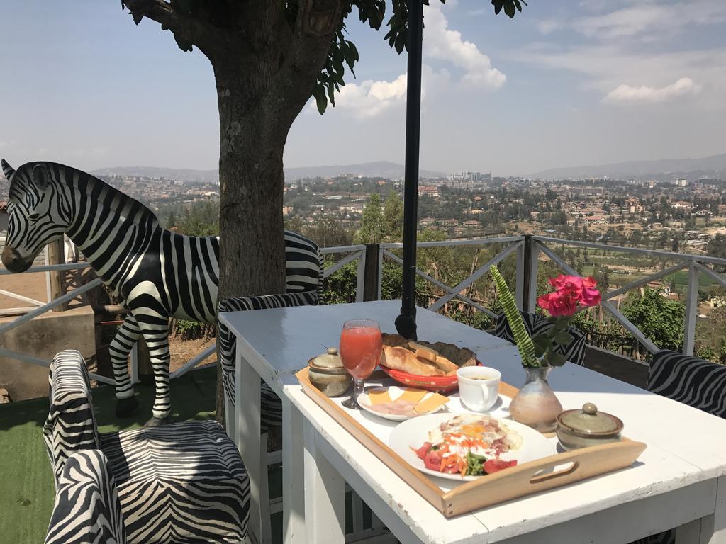 Pili Pili Boutique Hotel キガリ エクステリア 写真