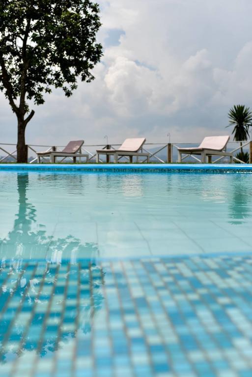 Pili Pili Boutique Hotel キガリ エクステリア 写真