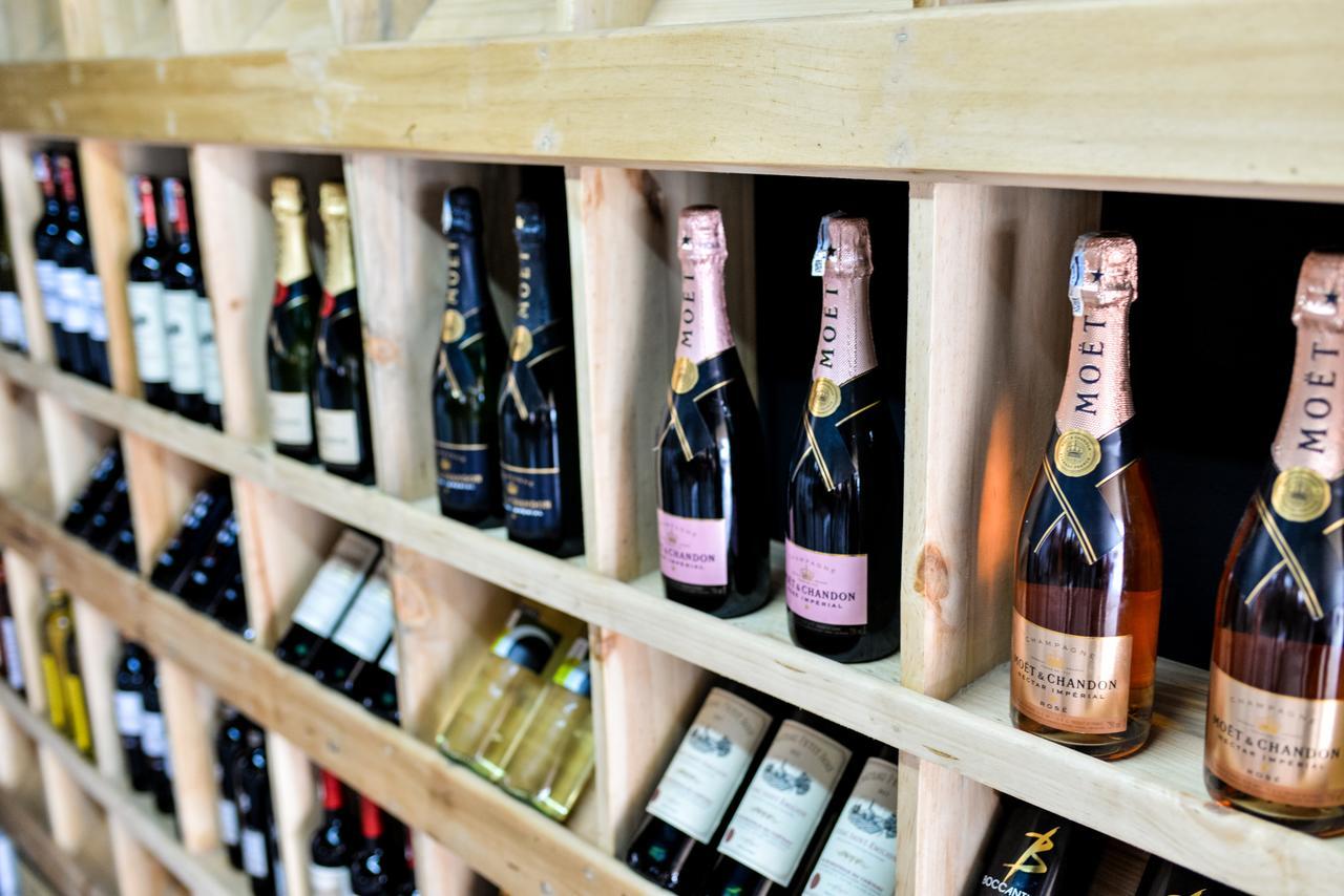 Pili Pili Boutique Hotel キガリ エクステリア 写真